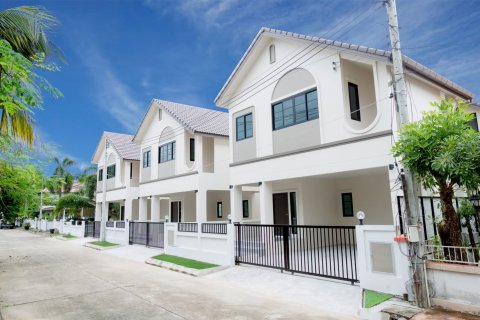 House in Hang Dong, Thailand 4 bedrooms № 171586 - photo 6