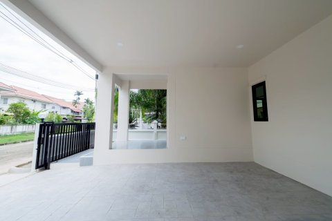 House in Hang Dong, Thailand 4 bedrooms № 171586 - photo 2