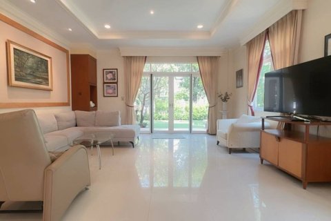 Дом в Суан Луанге, Бангкок, Таиланд с 4 спальнями  № 172773 - фото 3