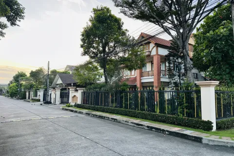 House in Sai Mai, Bangkok, Thailand 5 bedrooms № 156561 - photo 2