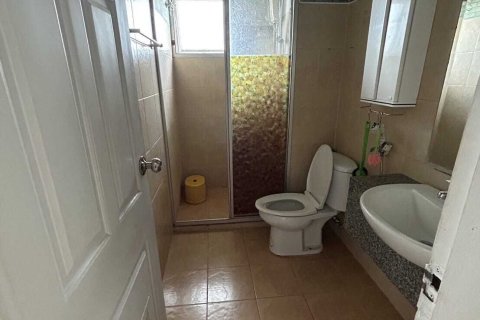 Condo à Huai Khwang, Bangkok, Thaïlande, 2 chambres  № 148435 - photo 9