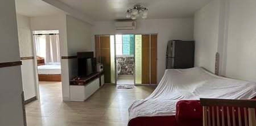 Condo à Huai Khwang, Bangkok, Thaïlande, 2 chambres  № 148435