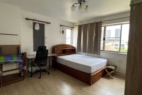 Condo à Huai Khwang, Bangkok, Thaïlande, 2 chambres  № 148435 - photo 7