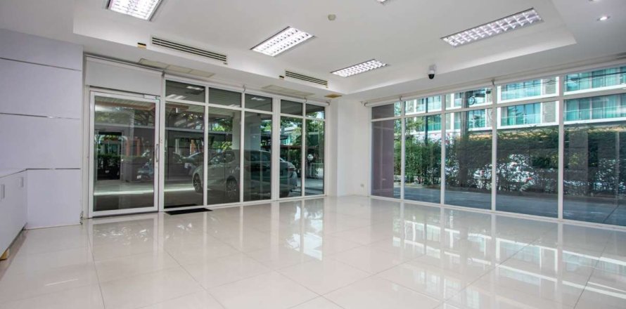 Propriété commerciale à Chiang Mai, Thaïlande 97 m2 № 183021