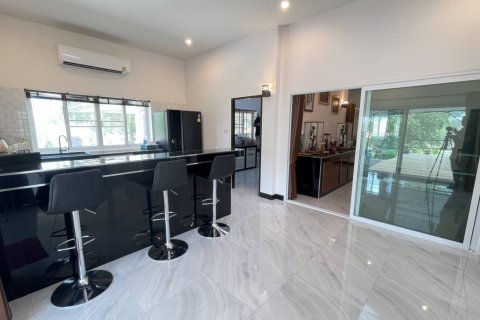 Villa in Phetchaburi, Thailand 4 bedrooms № 114975 - photo 5