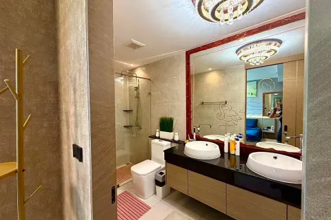 Condominio de 2 dormitorios en Jomtien Beach, Pattaya, Tailandia № 210644 - foto 2