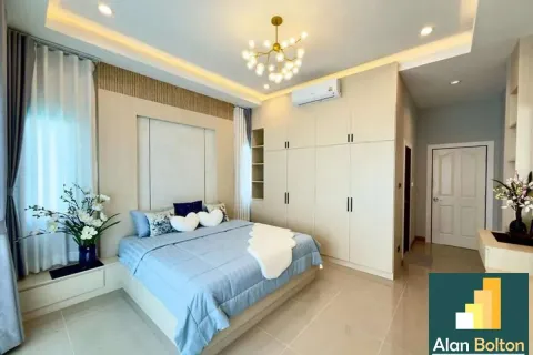 Casa de 3 dormitorios en Pattaya, Tailandia № 210647 - foto 10