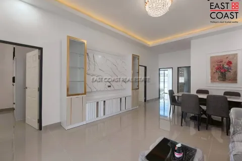 Casa de 3 dormitorios en Pattaya, Tailandia № 212455 - foto 9