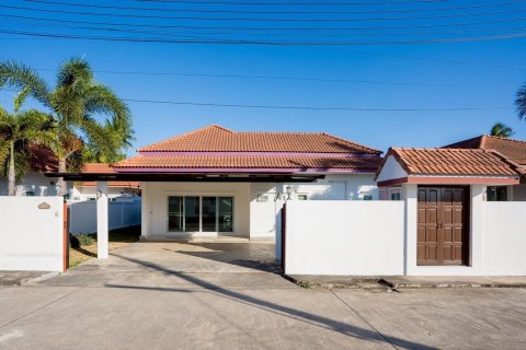 Villa in Hua Hin, Thailand 3 bedrooms № 159412 - photo 2
