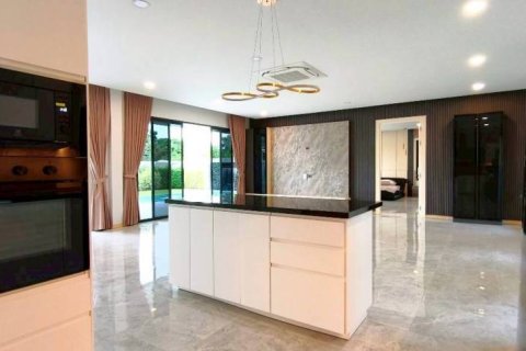Villa in Pattaya, Thailand 3 bedrooms № 154591 - photo 7