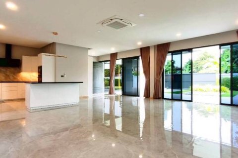 Villa in Pattaya, Thailand 3 bedrooms № 154591 - photo 2