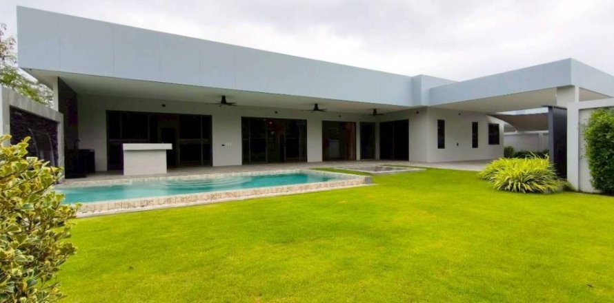 Villa in Pattaya, Thailand 3 bedrooms № 154591