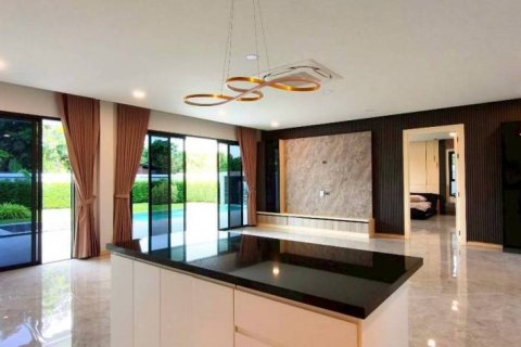 Villa in Pattaya, Thailand 3 bedrooms № 154591 - photo 10