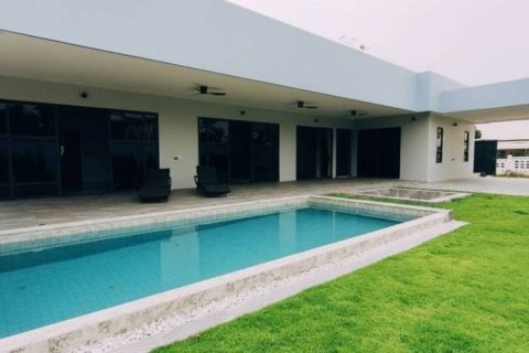 Villa in Pattaya, Thailand 3 bedrooms № 154590 - photo 1