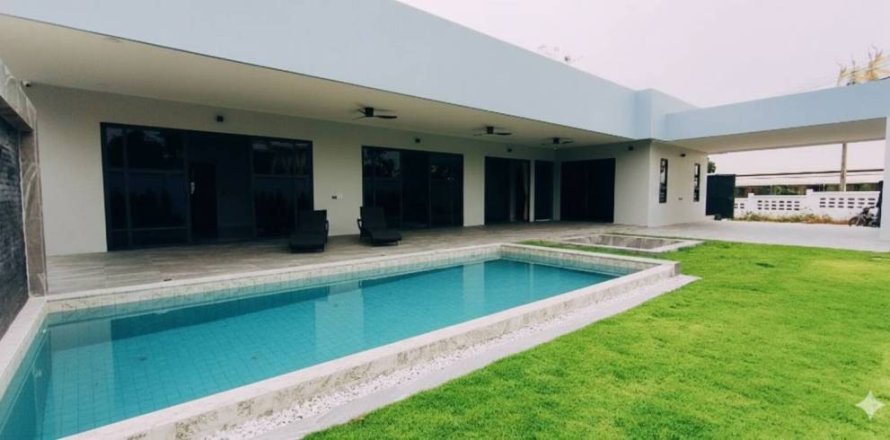 Villa in Pattaya, Thailand 3 bedrooms № 154590