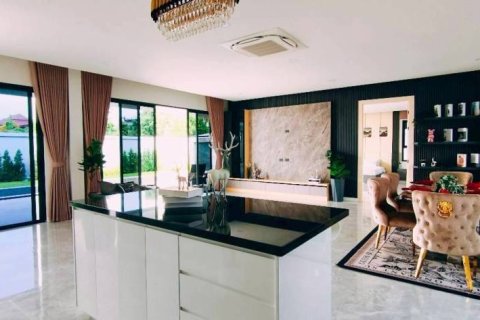 Villa in Pattaya, Thailand 3 bedrooms № 154590 - photo 5