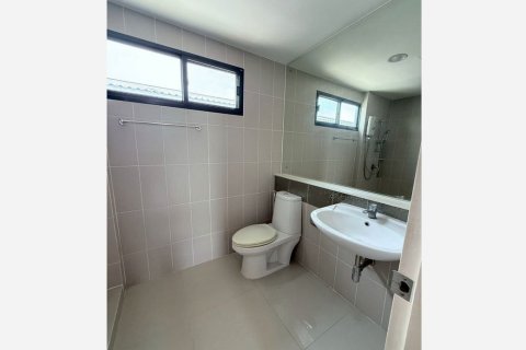 Townhouse à Nonthaburi, Thaïlande 3 chambres № 164551 - photo 10