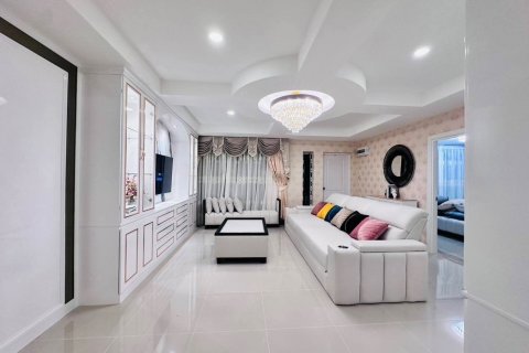 Таунхаус в Паттайе, Таиланд с 3 спальнями  № 136377 - фото 2