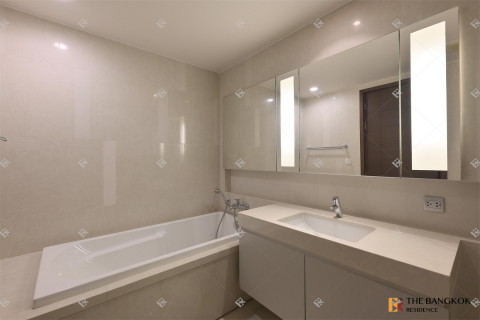 Condo in Bangkok, Thailand, 2 bedrooms  № 185873 - photo 9