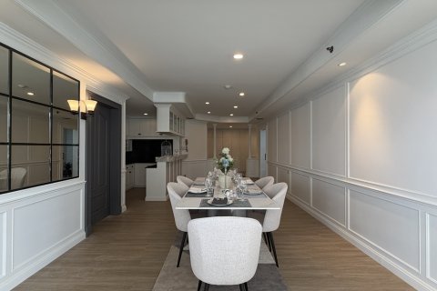 Condo in Watthana, Bangkok, Thailand, 3 bedrooms  № 201297 - photo 9
