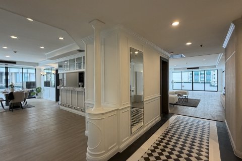 Condo in Watthana, Bangkok, Thailand, 3 bedrooms  № 201297 - photo 11