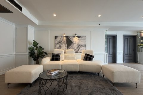 Condo in Watthana, Bangkok, Thailand, 3 bedrooms  № 201297 - photo 2