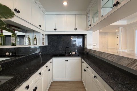 Condo in Watthana, Bangkok, Thailand, 3 bedrooms  № 201297 - photo 8