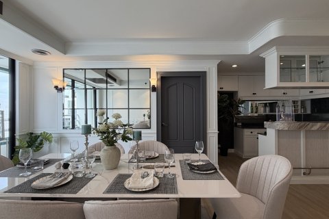 Condo in Watthana, Bangkok, Thailand, 3 bedrooms  № 201297 - photo 3