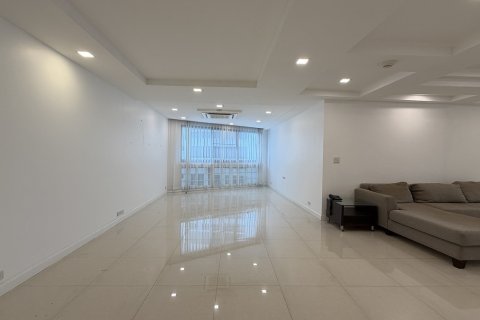 Condo in Khlong Toei, Bangkok, Thailand, 3 bedrooms  № 201296 - photo 6