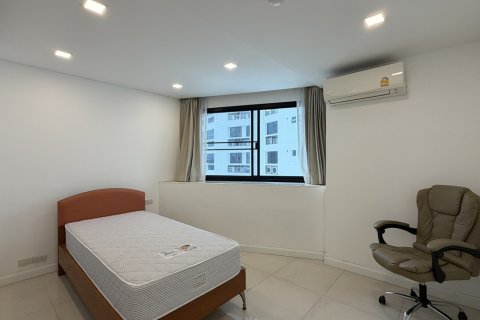 Condo in Khlong Toei, Bangkok, Thailand, 3 bedrooms  № 201296 - photo 11