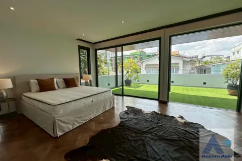 Casa de 4 dormitorios en Watthana, Bangkok, Tailandia № 214324 - foto 6