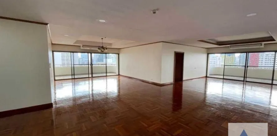Condominio de 4 dormitorios en Watthana, Bangkok, Tailandia № 214322