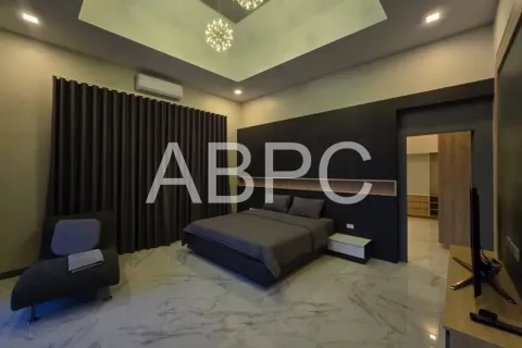 Casa de 5 dormitorios en Pattaya, Tailandia № 211903 - foto 3