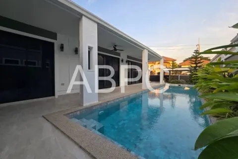 Casa de 5 dormitorios en Pattaya, Tailandia № 211903 - foto 10