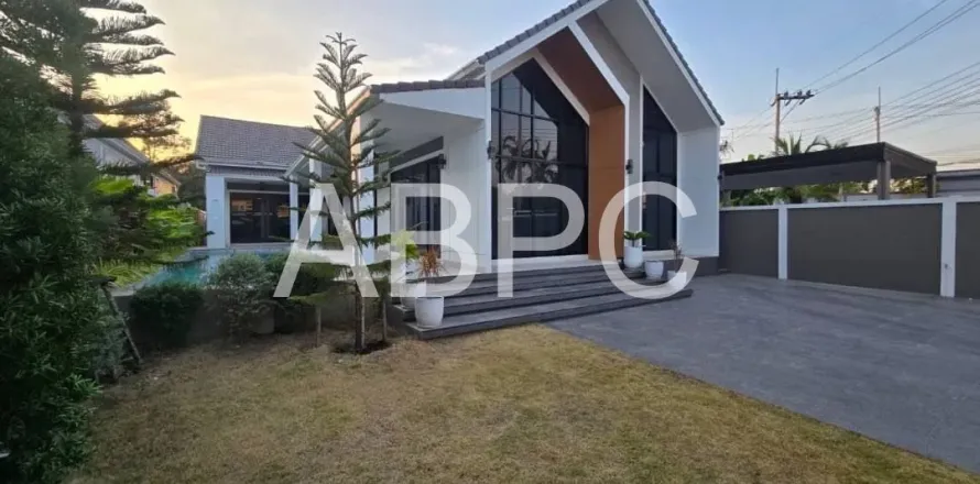 Casa de 5 dormitorios en Pattaya, Tailandia № 211903