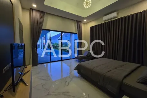 Casa de 5 dormitorios en Pattaya, Tailandia № 211903 - foto 6