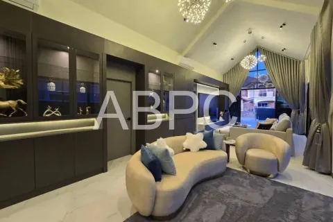 Casa de 5 dormitorios en Pattaya, Tailandia № 211903 - foto 5