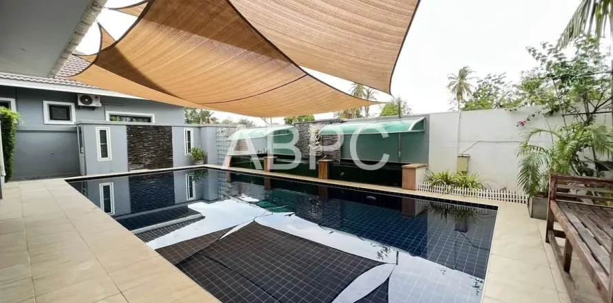 Casa de 3 dormitorios en Pattaya, Tailandia № 211900