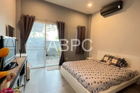 Casa de 3 dormitorios en Pattaya, Tailandia № 211900 - foto 12