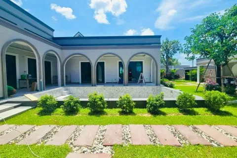 Casa de 5 dormitorios en Pattaya, Tailandia № 211901 - foto 18