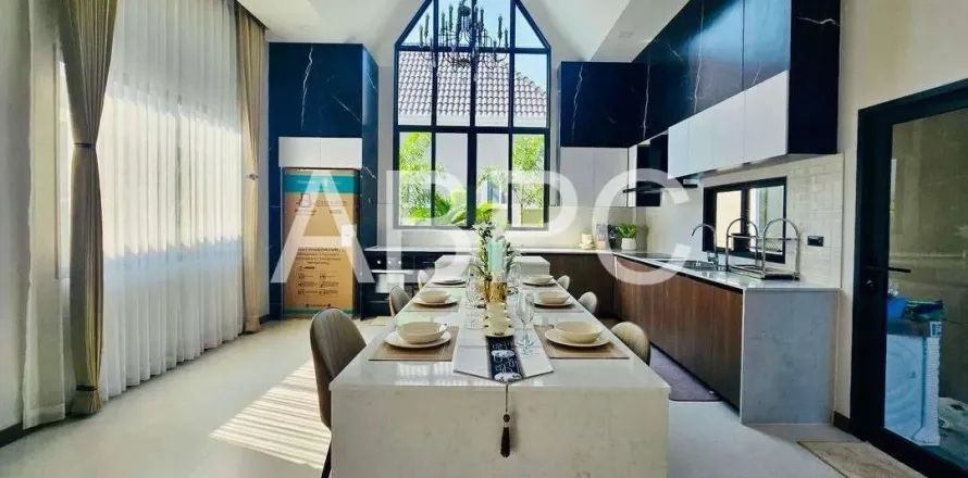 Casa de 3 dormitorios en Pattaya, Tailandia № 211902