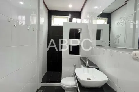 Casa de 3 dormitorios en Pattaya, Tailandia № 211897 - foto 3