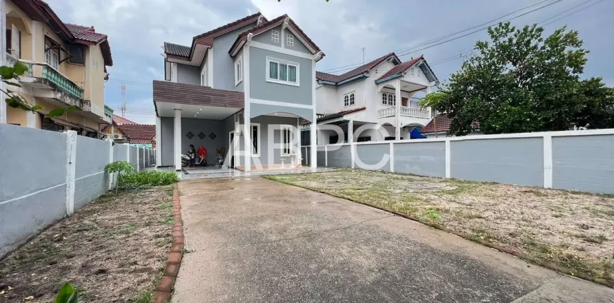 Casa de 3 dormitorios en Pattaya, Tailandia № 211897