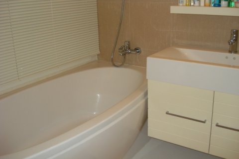 Кондоминиум с 2 спальнями в Бангкоке, Таиланд № 143467 - фото 9