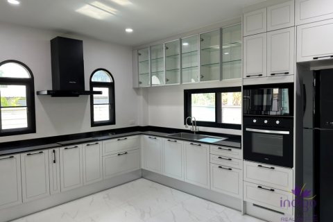 House in Mae Rim, Thailand 4 bedrooms № 179067 - photo 14