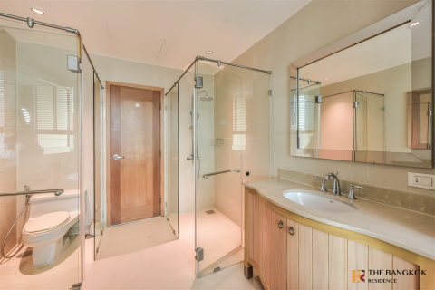 Condo in Bangkok, Thailand, 3 bedrooms № 184650 - photo 5