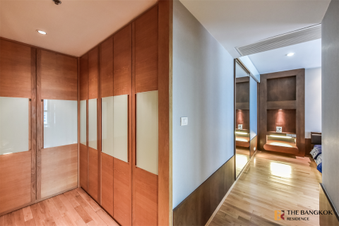 Condo in Bangkok, Thailand, 3 bedrooms № 184650 - photo 2