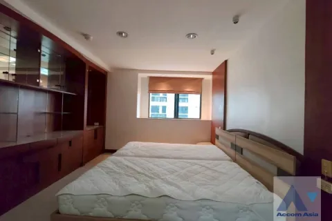 Condominio de 3 dormitorios en Khlong Toei, Bangkok, Tailandia № 214348 - foto 26