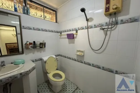 Casa de 4 dormitorios en Watthana, Bangkok, Tailandia № 214350 - foto 13