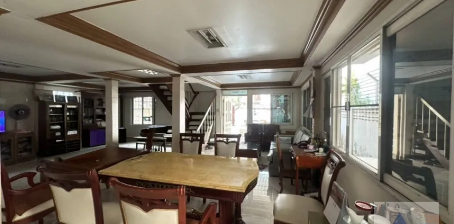 Casa de 4 dormitorios en Watthana, Bangkok, Tailandia № 214350